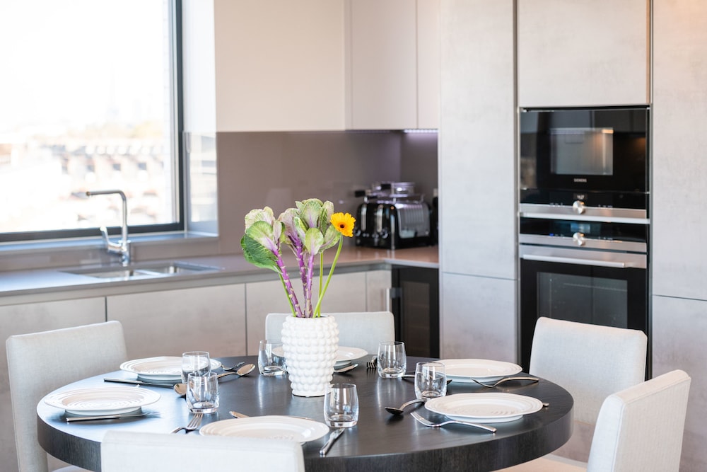 Luxurious Victoria Home by the Apollo Theatre
