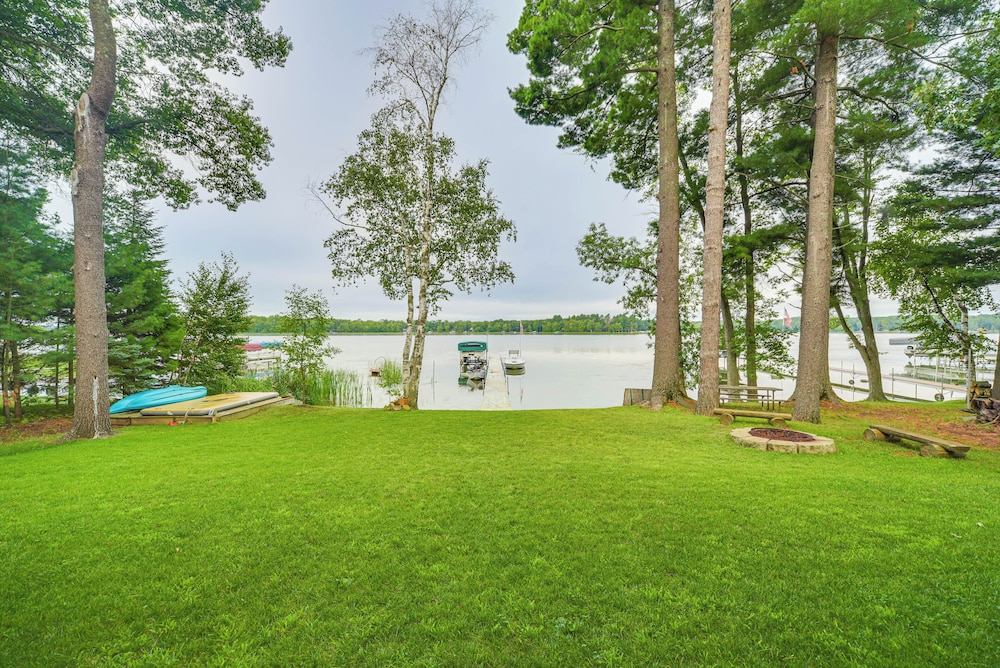 Boat Dock, BBQ & Fireside Fun: Clam Lake Cabin