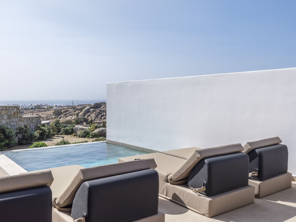 Evi Suites & Villas