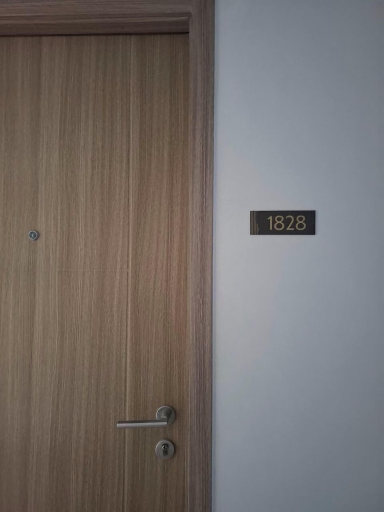 Shore 2 Tower 2 Unit 1828