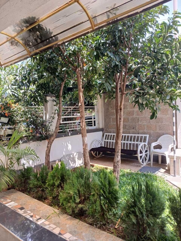 Rofty Vacation Home Utawala view 3