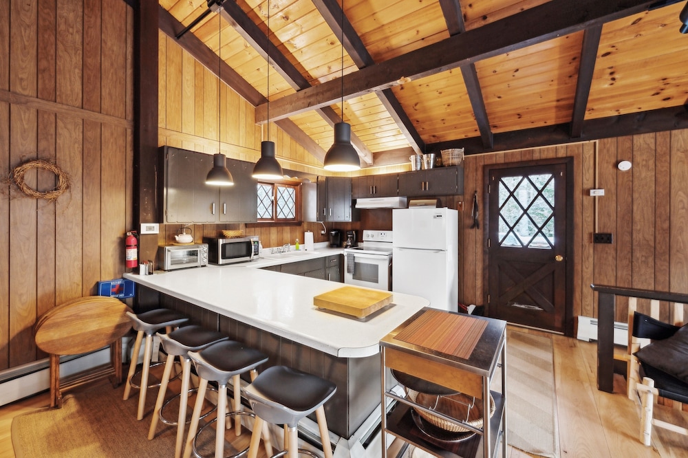 Charming Alpine Retreat Near Attitash Ski Mountain 3 Bedroom Chalet