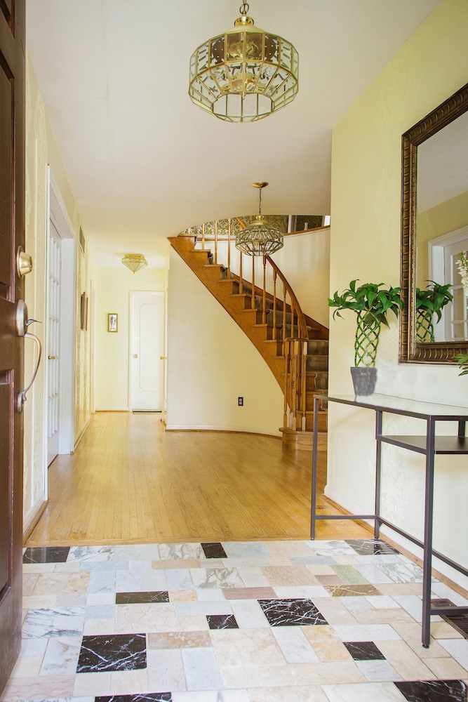 Charlton Suites Guest House