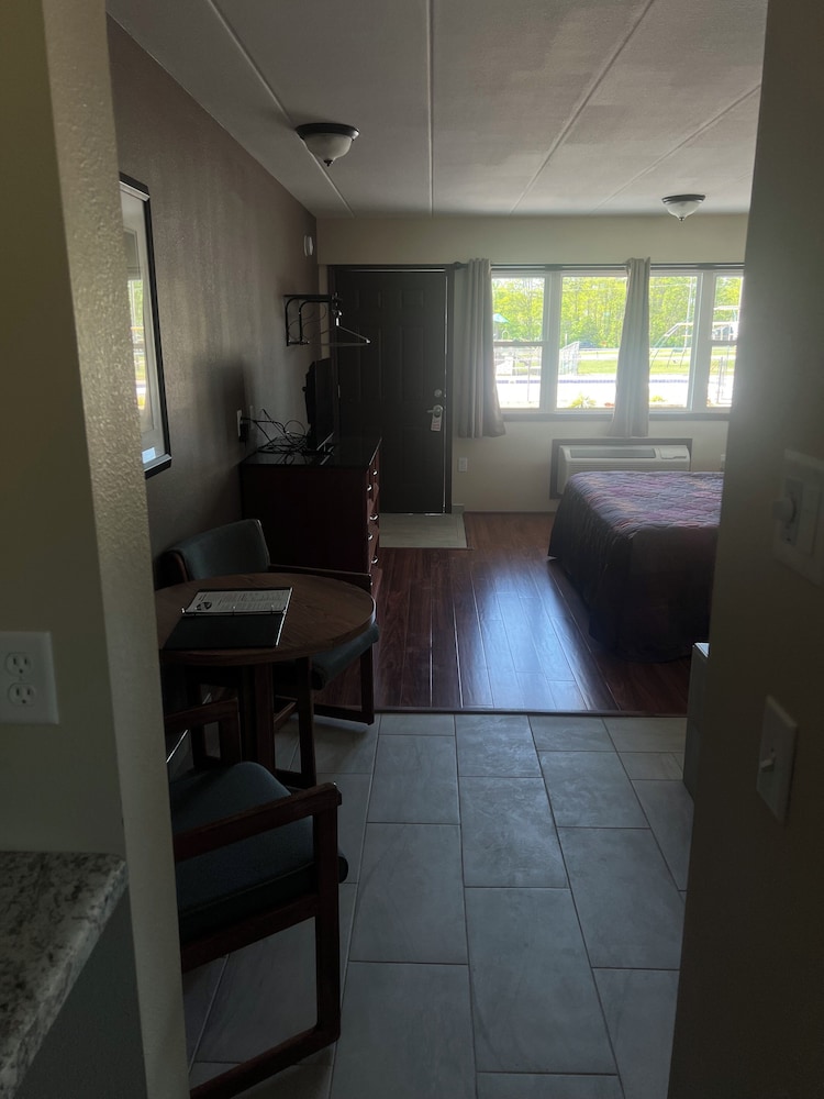 All Star Inn & Suites