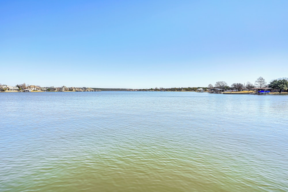 Walk to Lake: Modern Pet-friendly Home in Granbury