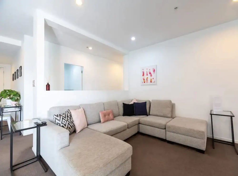 Spacious Home with Balcony+Parking Zodiak Stays view 4