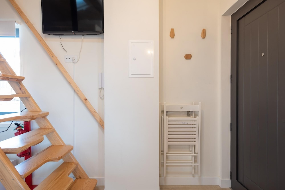 Mezzanine Stylish Apartment U