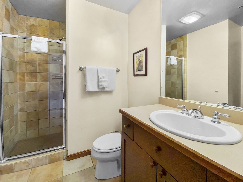 Main Street Junction 11 3 Bedroom Townhouse by RedAwning view 3