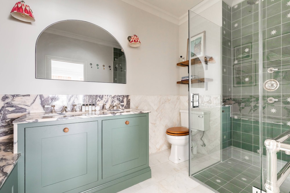 Ladbroke Gardens VII by Onefinestay