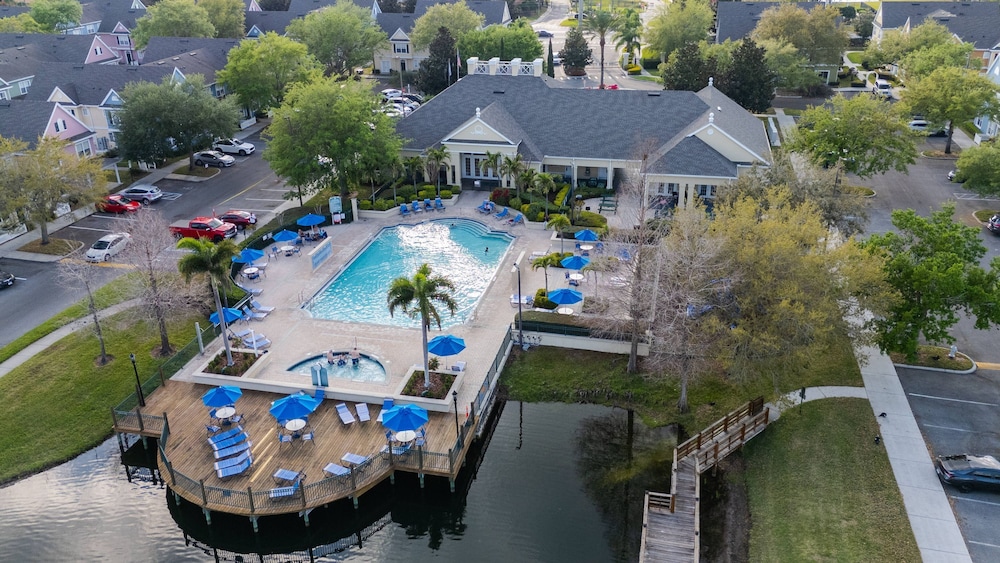 Charming Townhouse Near Disney