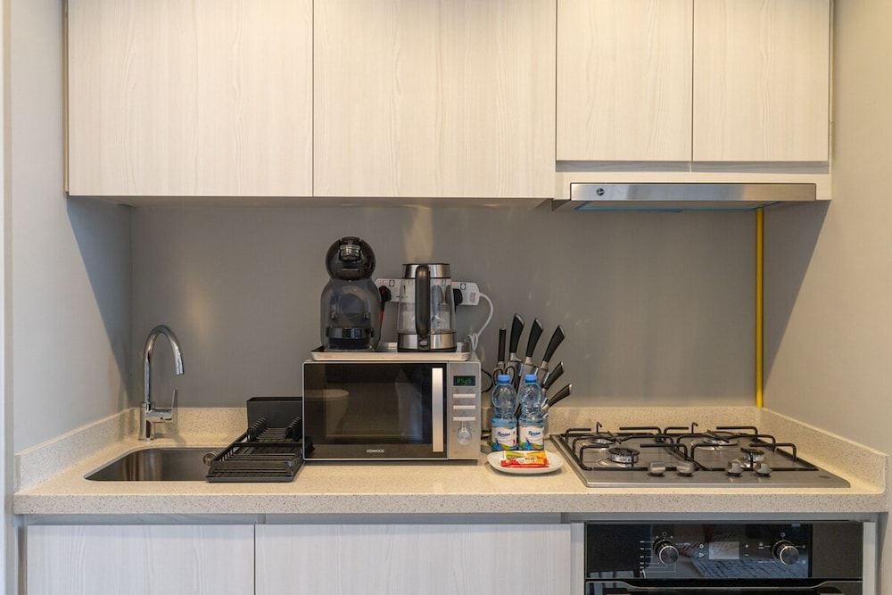 Stylish 1-bedroom Apartment With Stunning Canal Views at Business Bay