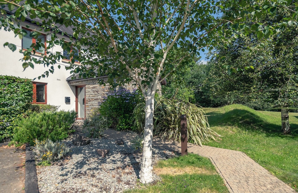 Spacious Kenmare Home to Sleep 8 Free use of Pool Onsite