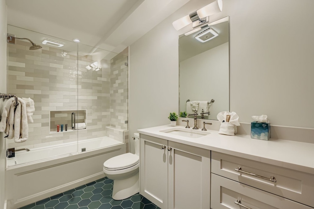 Old Town Luxe Retreat-walk To Main. Hottub-casita 173 4 Bedroom Home