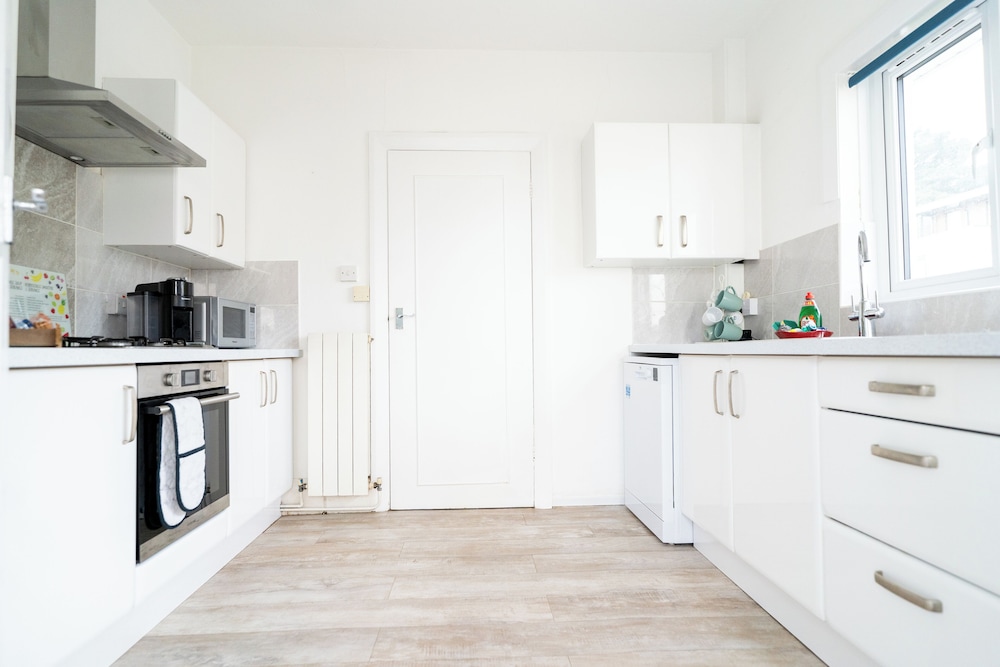 Stunning 3 Bed Home in Sandbanks