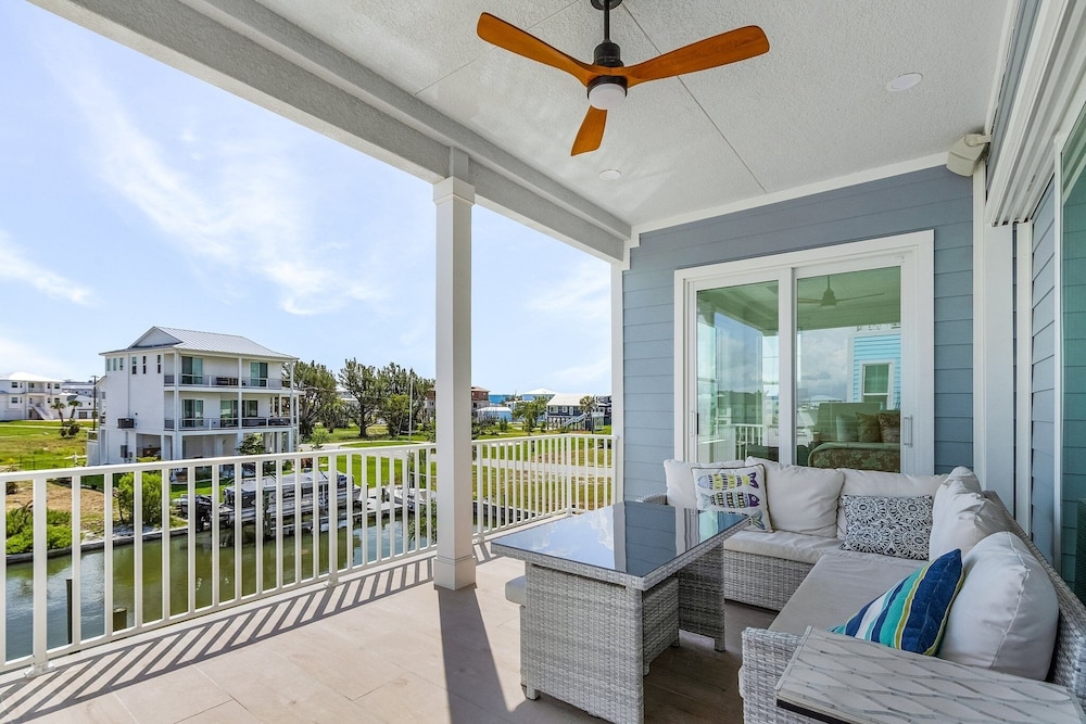 673 White Sands Retreat: Bay Views, Pool, Elevator 5 Bedroom Home