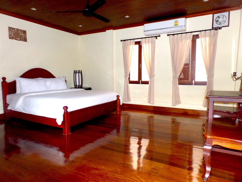 Peninsula Villas