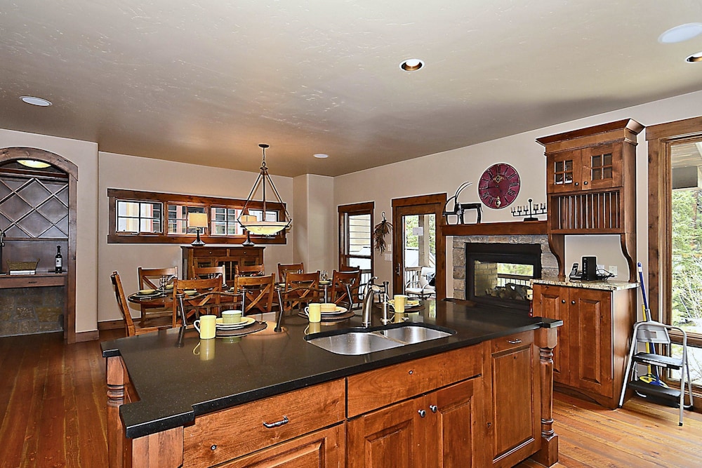 Base Camp 480 4 Bedroom Holiday Home by Winter Park Lodging Company