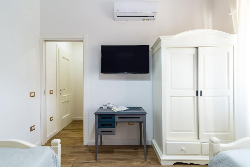 Bright Apartment With Private Parking Space
