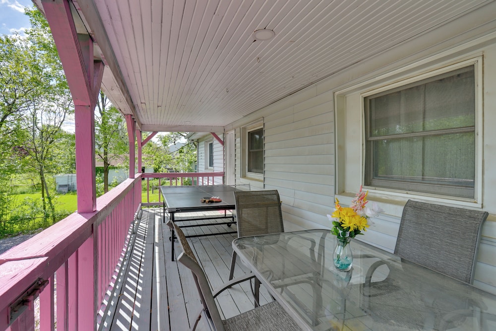 9 Mi to Hersheypark: Spacious Home w/ Deck