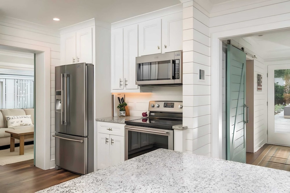 3405 Cameron by Avantstay Pool, Outdoor Kitchen