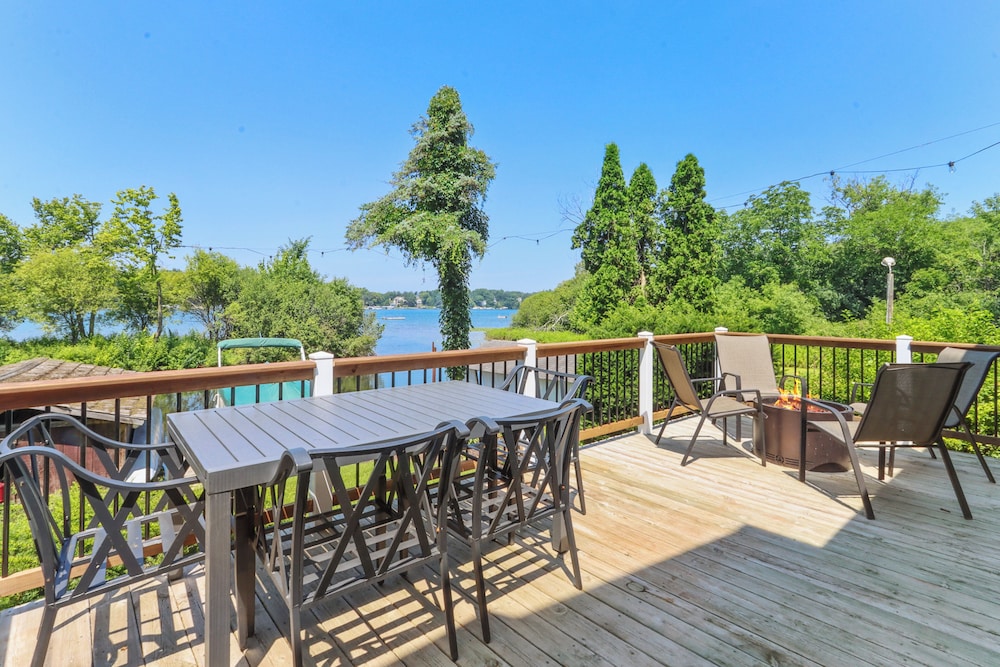 < 1 Mi to Boat Ramp: Lakefront East Troy Cottage