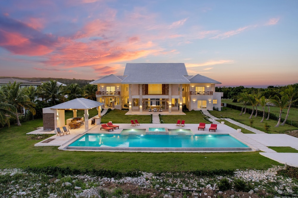 Stunning 6BR Villa With Ocean View in Cap Cana