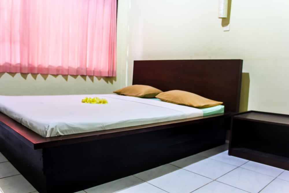 Budhi Beach Inn