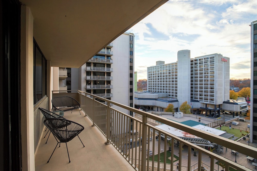 Close to Airport in Crystal City