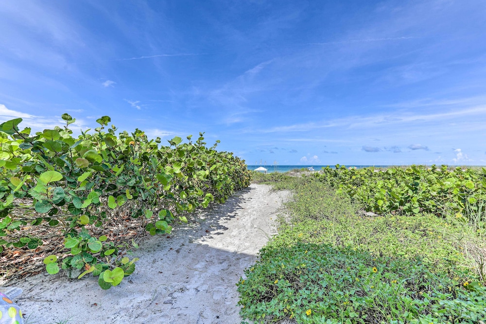 Lovely Indian Shores Condo w/ Beach Access! view 3