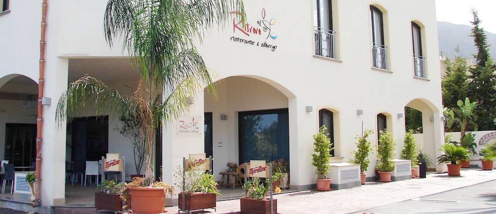 Hotel Al Ritrovo Ristorante & Albergo - Image 1