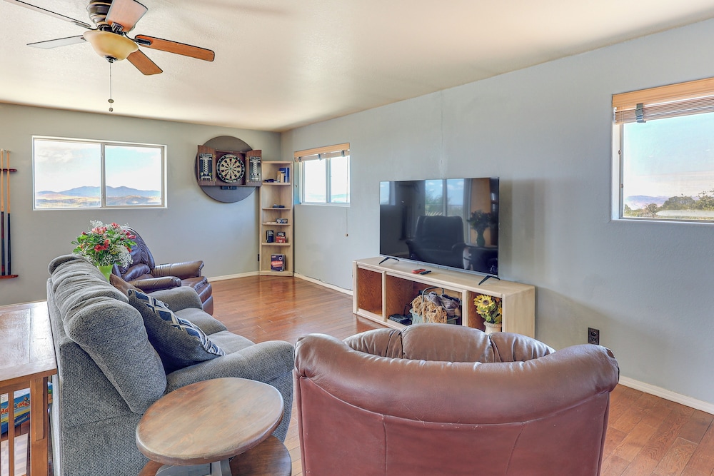 Panoramic Vistas & Pergola: Silver City Escape!