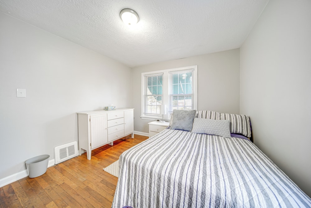 Walk to Lake Erie & Beach Access: Home w/ Deck!