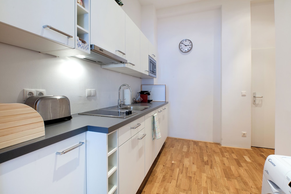 Apartment Theresiengasse Check in 15h to 22h Only