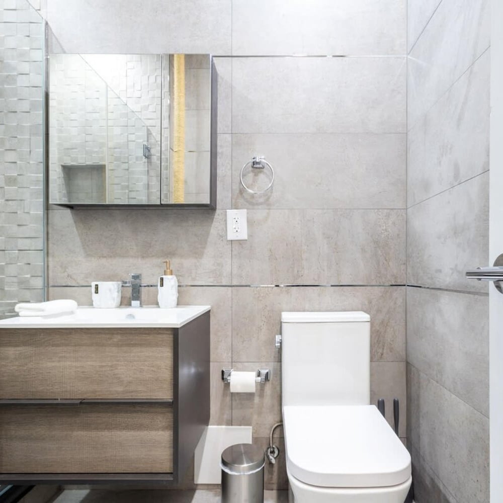 317-1an - New Modern 1BR W D Walk to Central Park