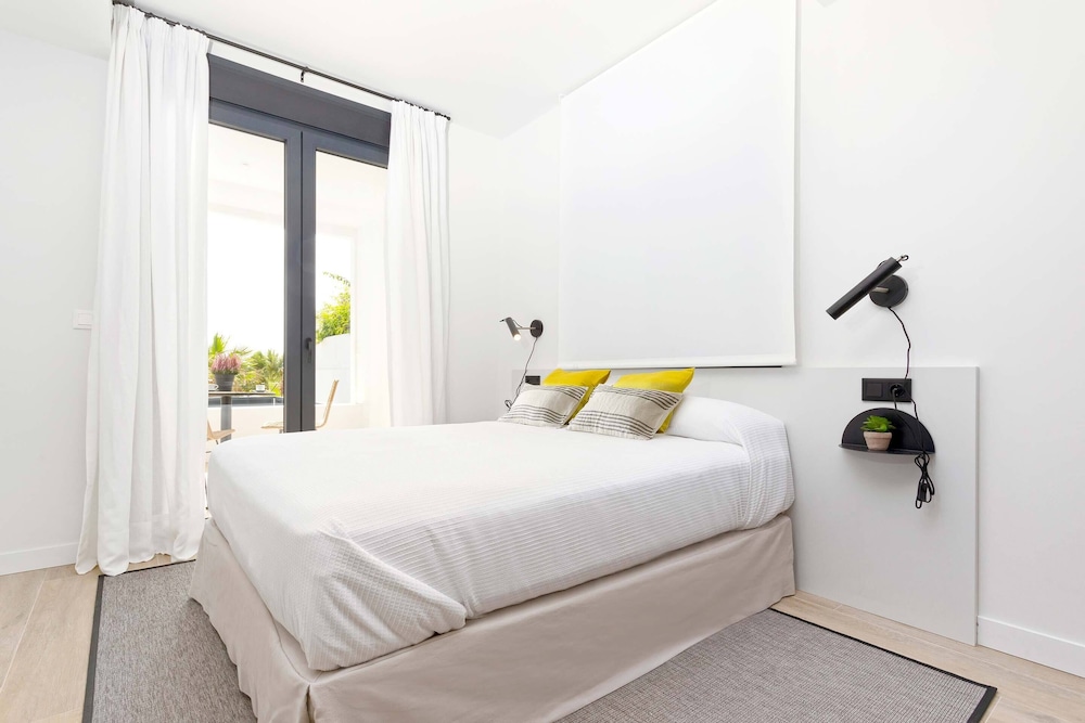 Amazing Studio With Large Terrace Pool and Parking Arruzafa II