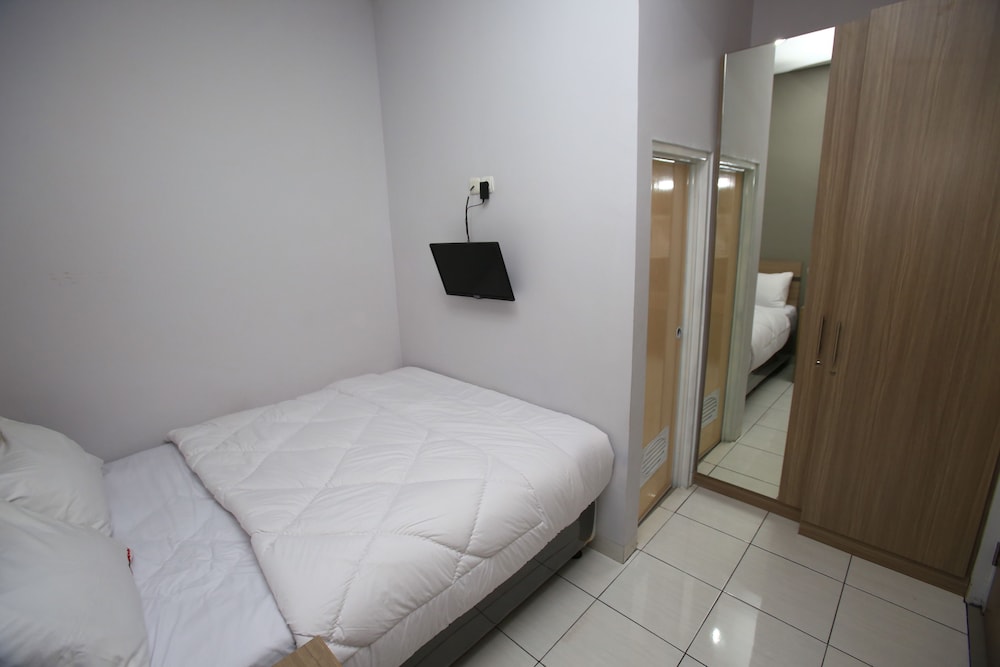 RedDoorz @ Karet Pedurenan 2