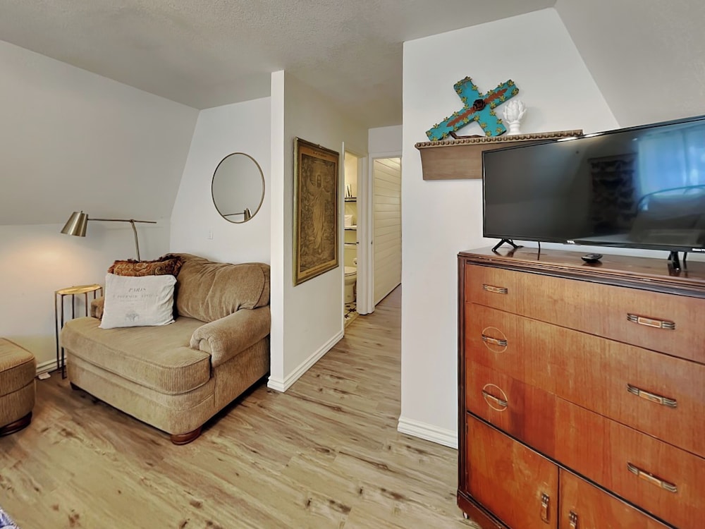 Doc's Den by Ruidoso Vacation Rentals
