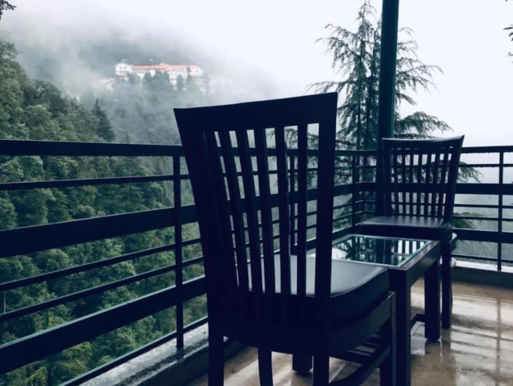 Goroomgo Namaskar Heights Dalhousie view 3