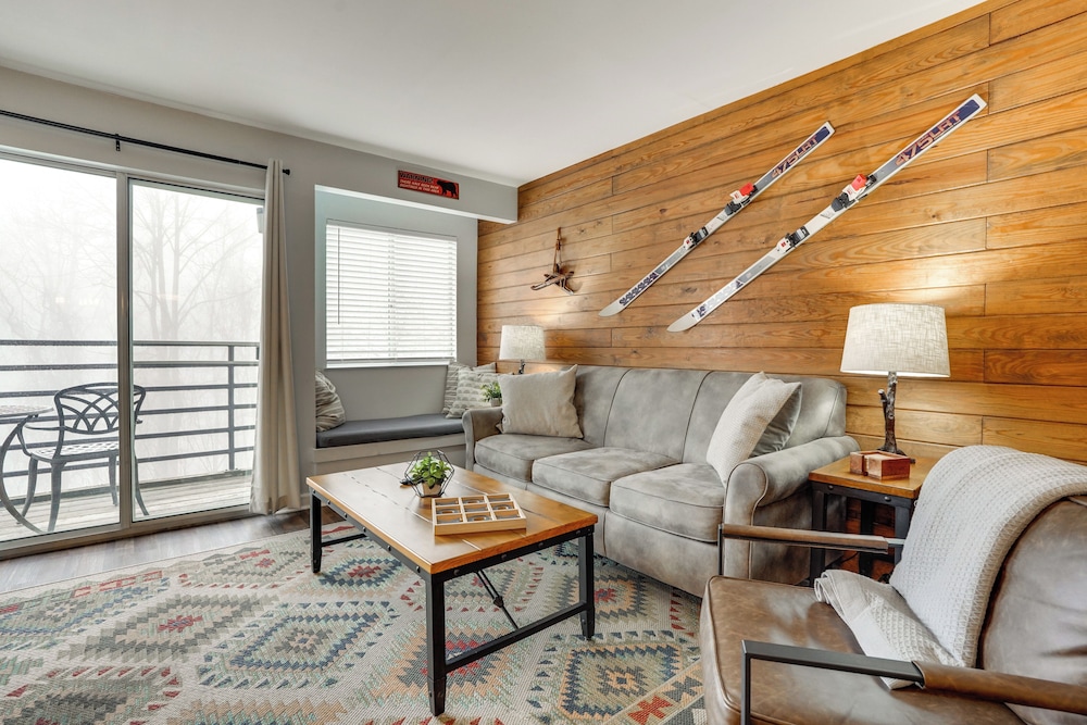 4 Mi to Dtwn Gatlinburg: Condo w/ Pool Access