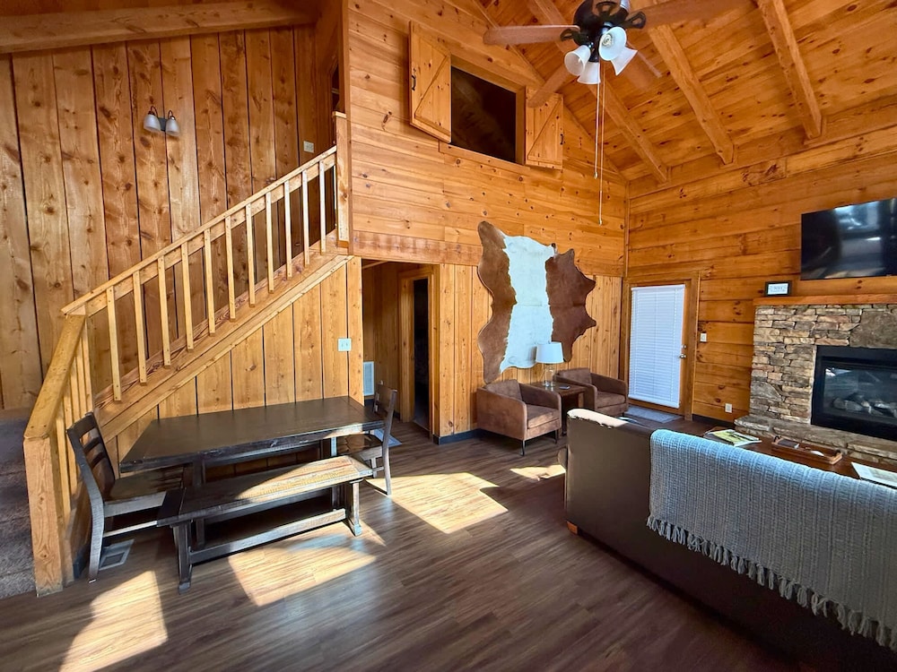 Hunter Hills Haven - Secluded Luxe Cabin Getaway With Mountain Views Spa Hot Tub Game Room