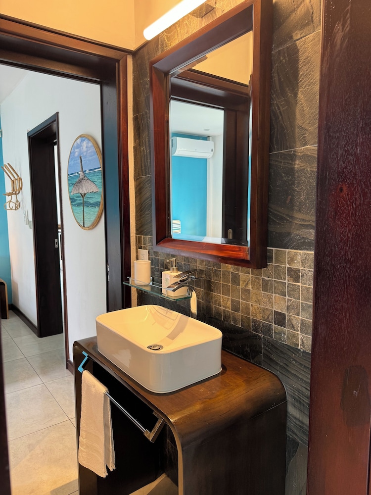 Blue Ocean Suites & Apartments photo 4