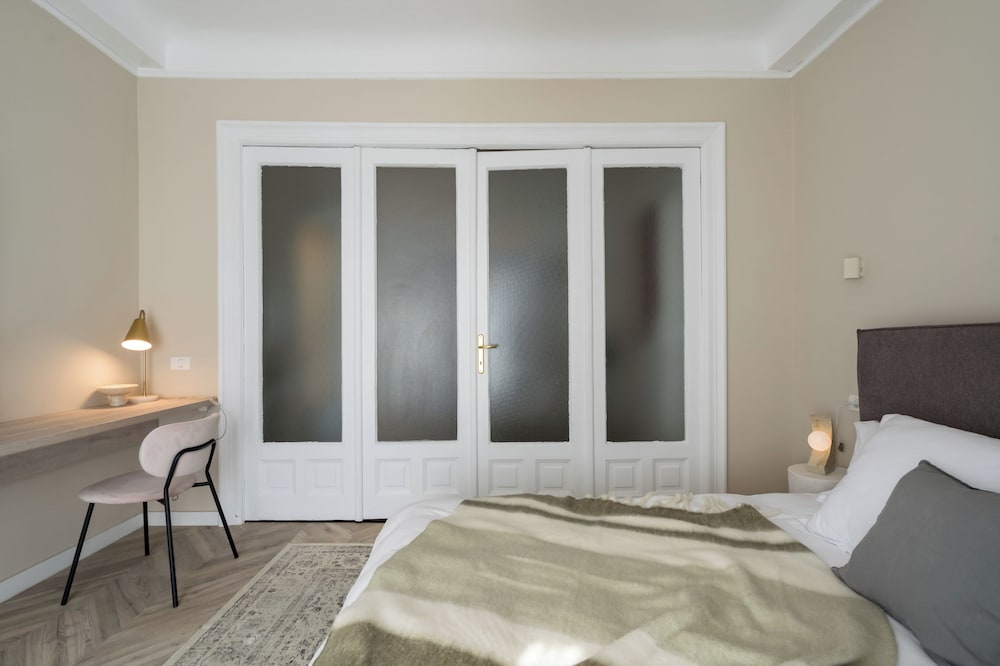 Refined & Spacious 3-Bedroom Flat Near Cismigiu, Balcony with Boulevard Views