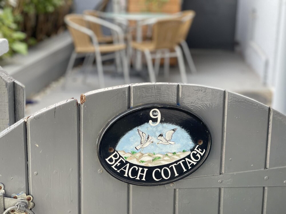 Beach Cottage - Nautical-themed Cottage in Central Totnes view 2