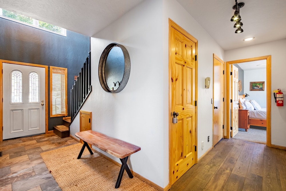 Endless View Lodge by Avantstay Incredible Views Close To Bear Mountain Ski Resort w Hot Tub