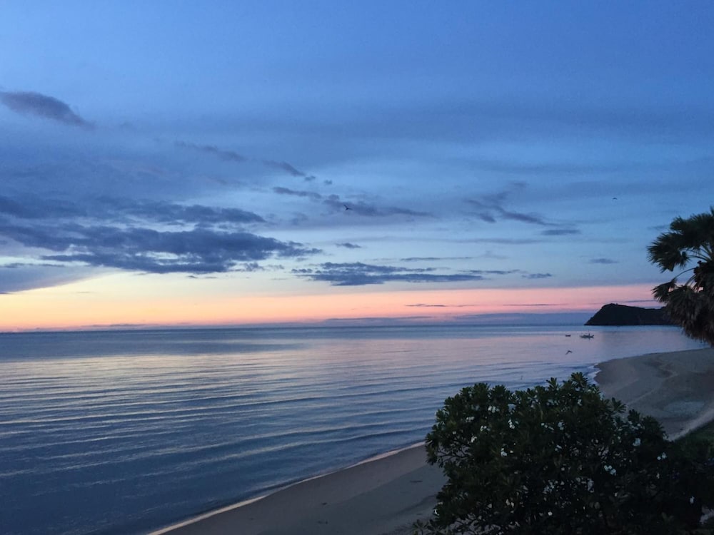 Hua Plee Lazy Beach