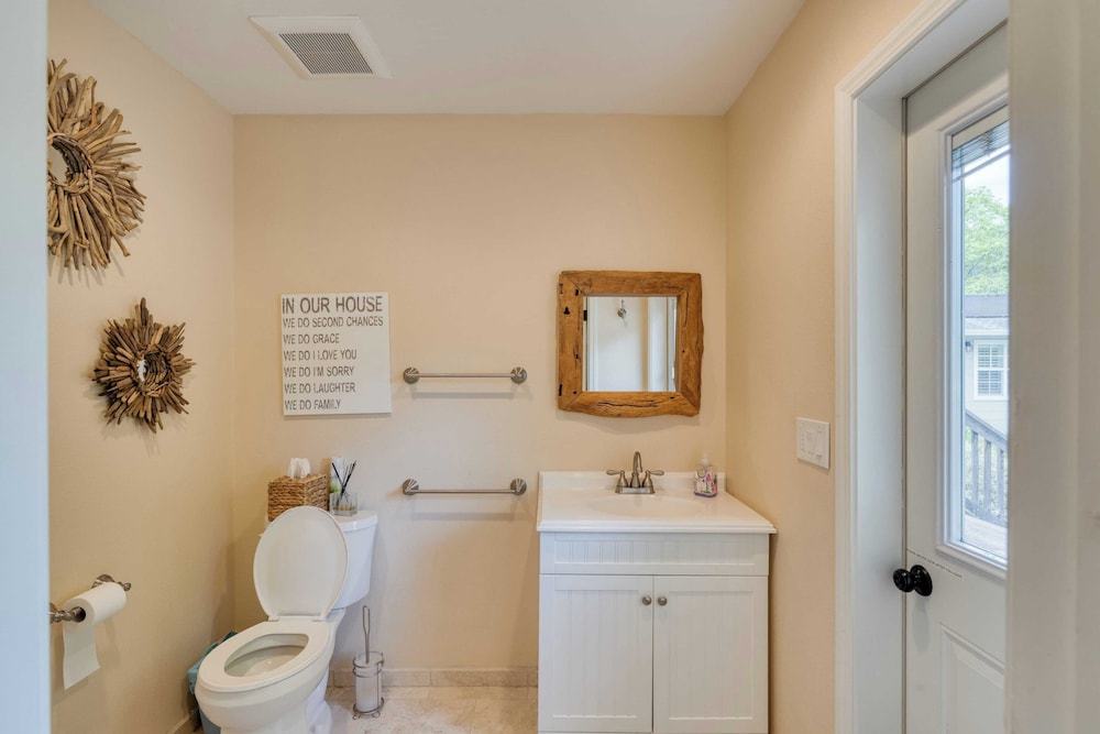 Glen Ellen Escape 5BR Retreat w/ Pool, Hot Tub, Hammocks & Vineyard Views