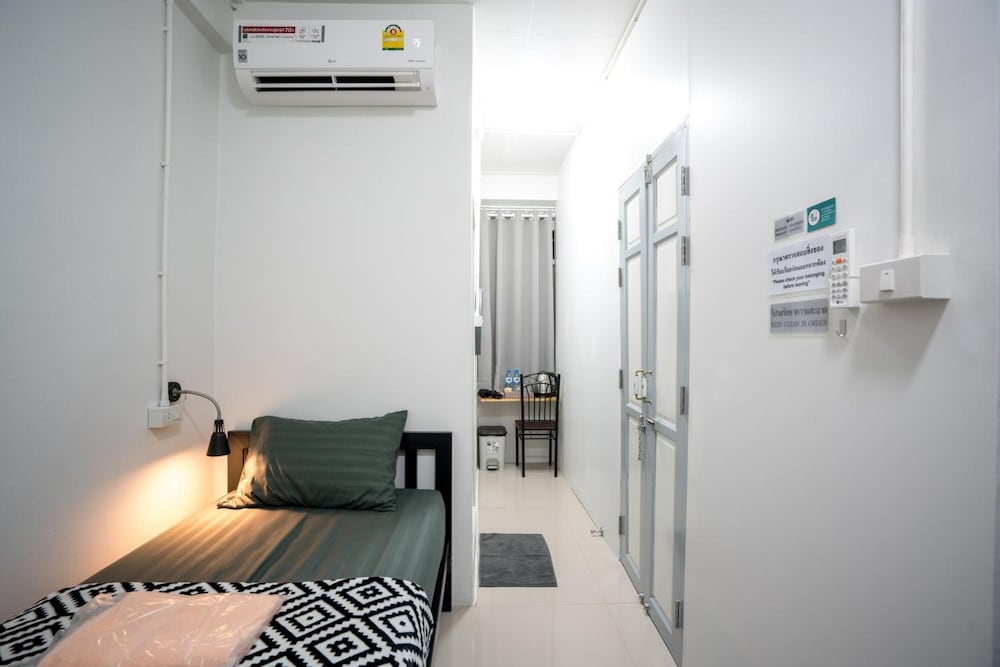 D Hub Hostel