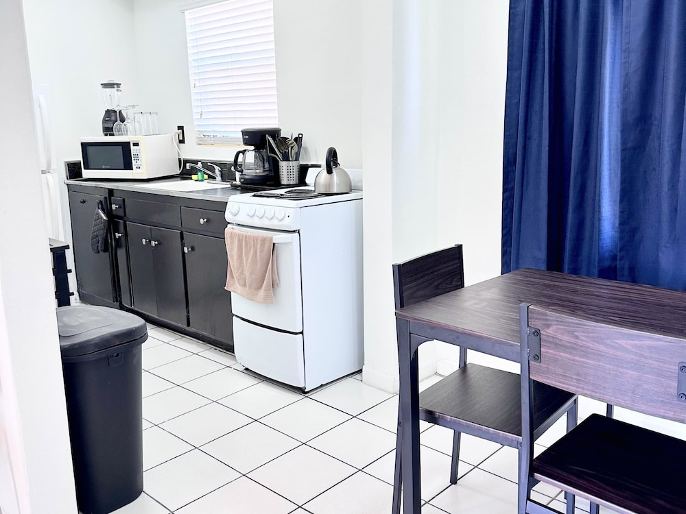 Southwinds 6 for 3 Just Steps From the Beach