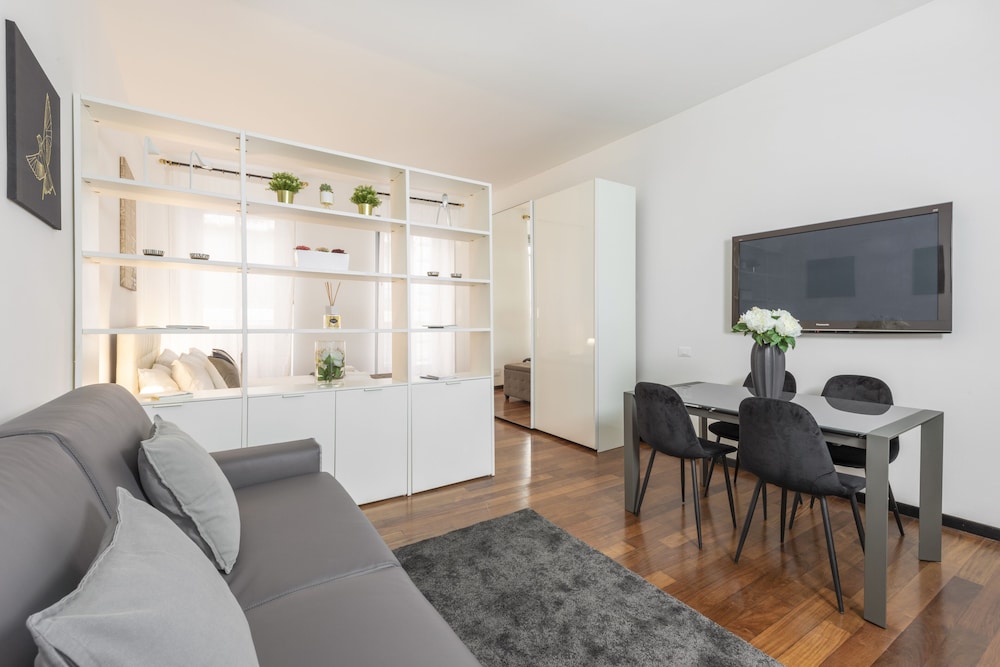 Milan Royal Suites & Luxury Apartments