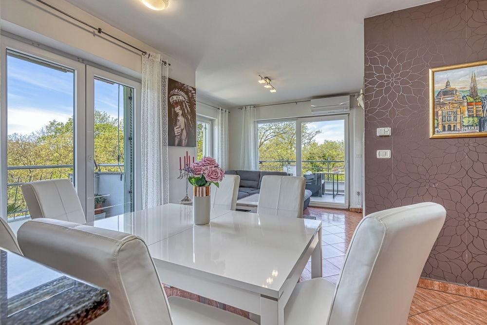 Sea Breeze Residence Mariella